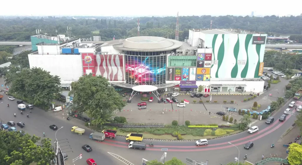 Fasad Cibubur Junction eksterior siang hari