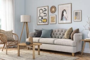 Model sofa dengan kaki ramping untuk memberikan kesan lapang pada interior rumah