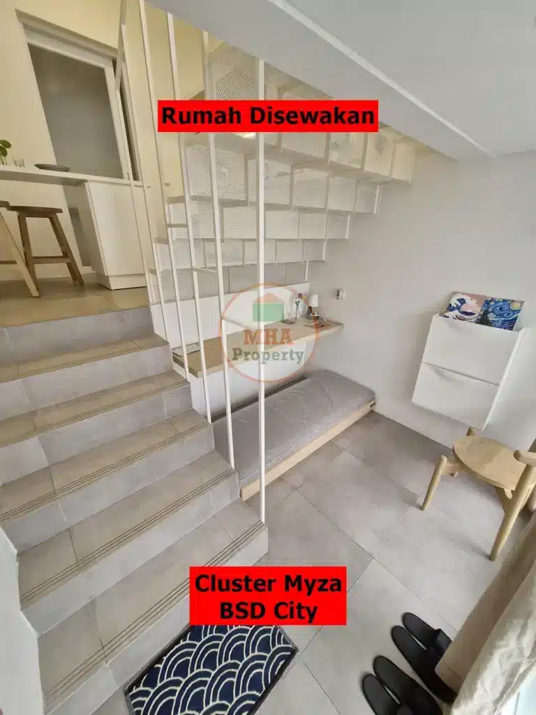 Tampak depan rumah split level disewakan di Cluster Myza BSD City