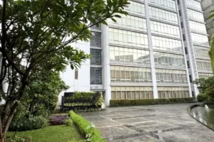 area outdoor apartemen di kawasan cbd kuningan
