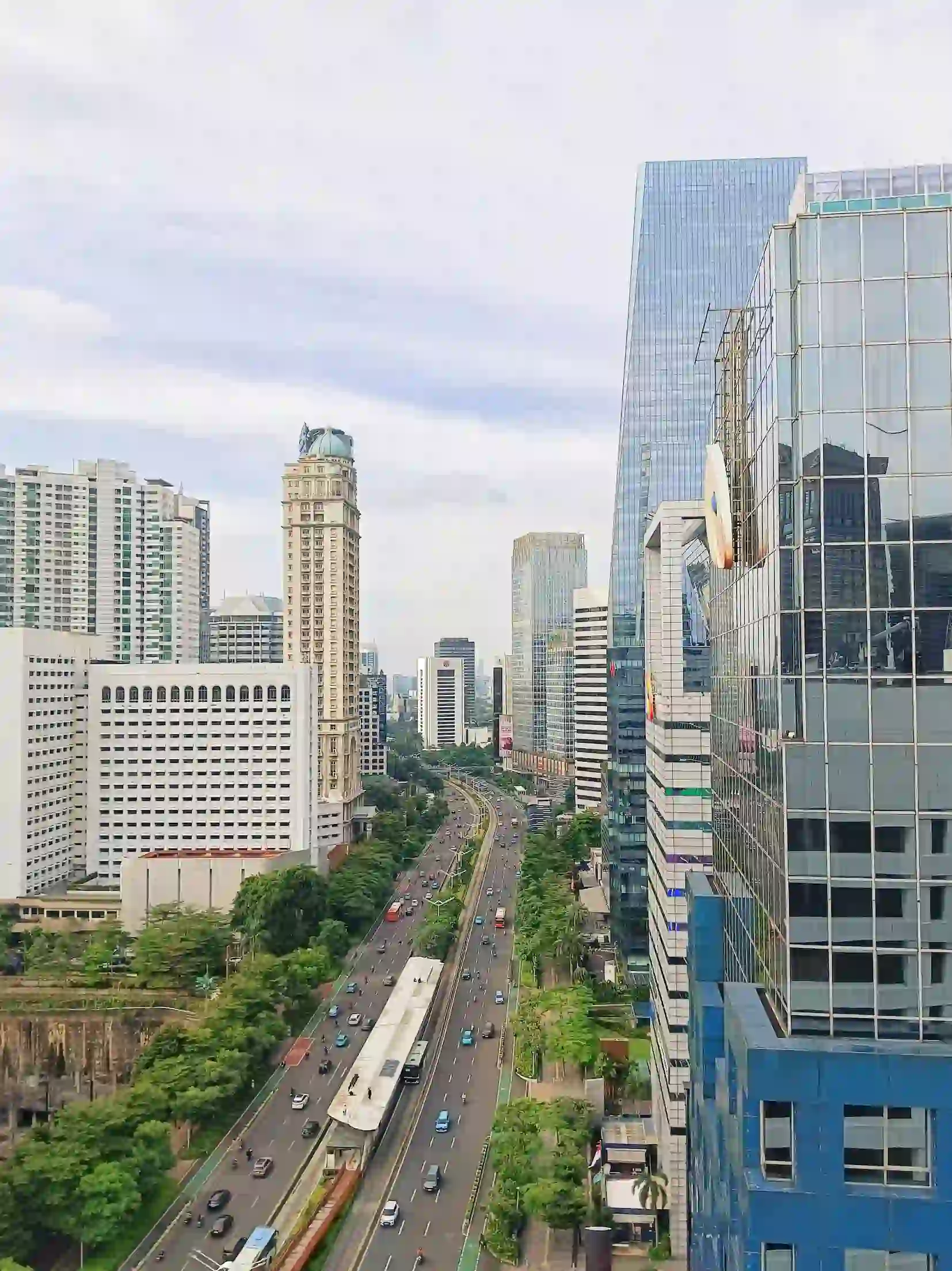 Kawasan bisnis Kuningan Jakarta Selatan dengan gedung pencakar langit Grade A