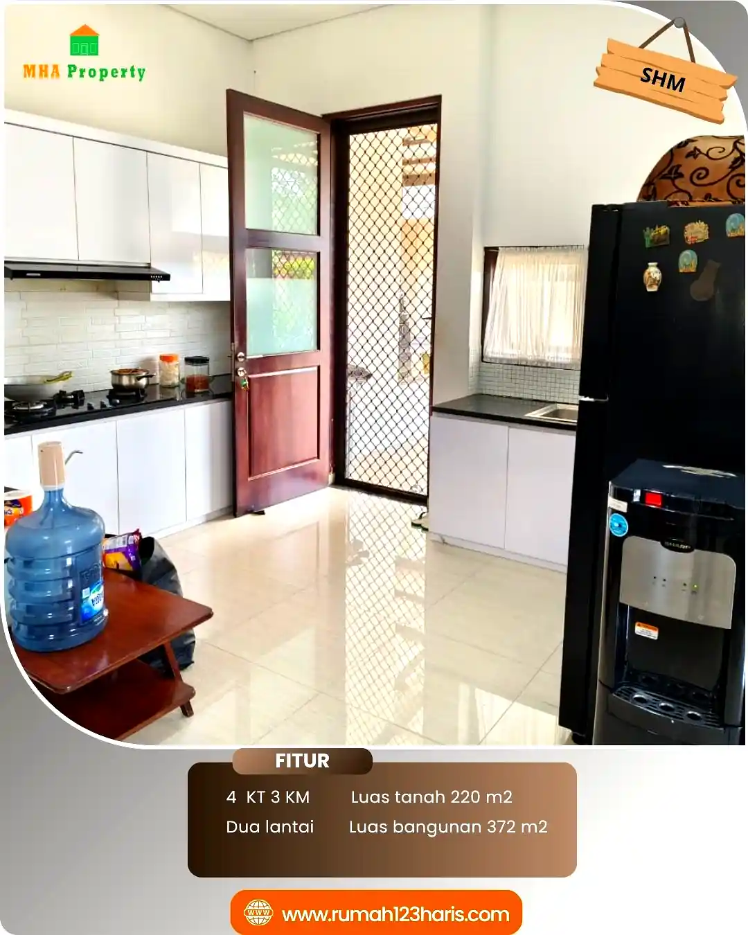Dapur dengan kitchen set rumah Le Palais Residence Cilandak