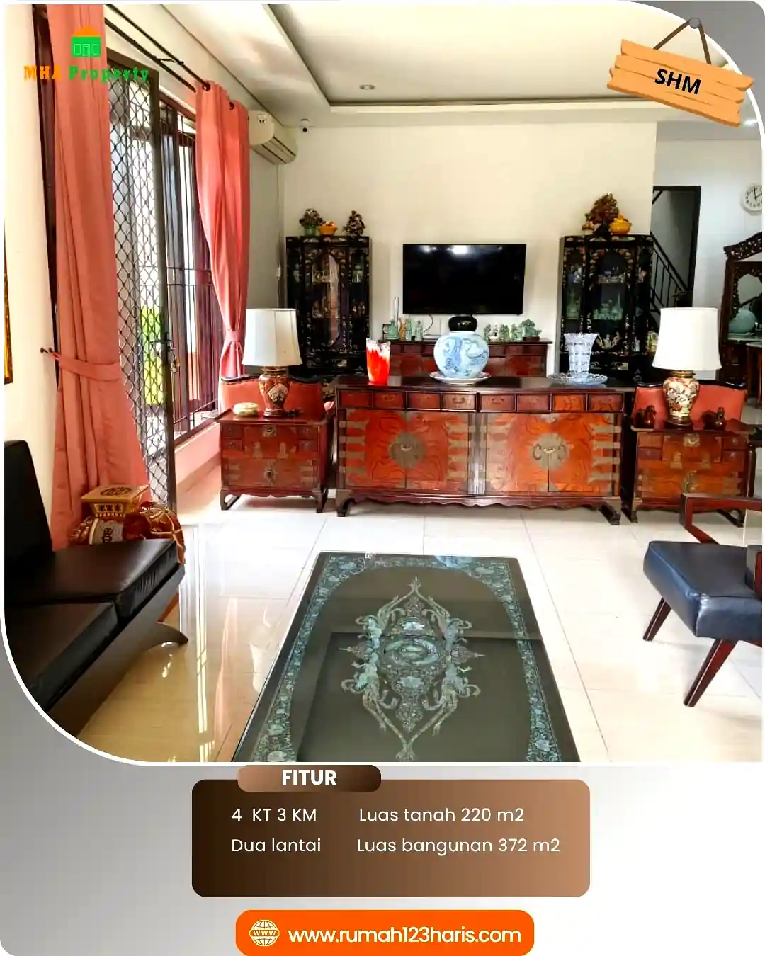 Ruang tamu luas rumah Le Palais Residence Pondok Labu Cilandak