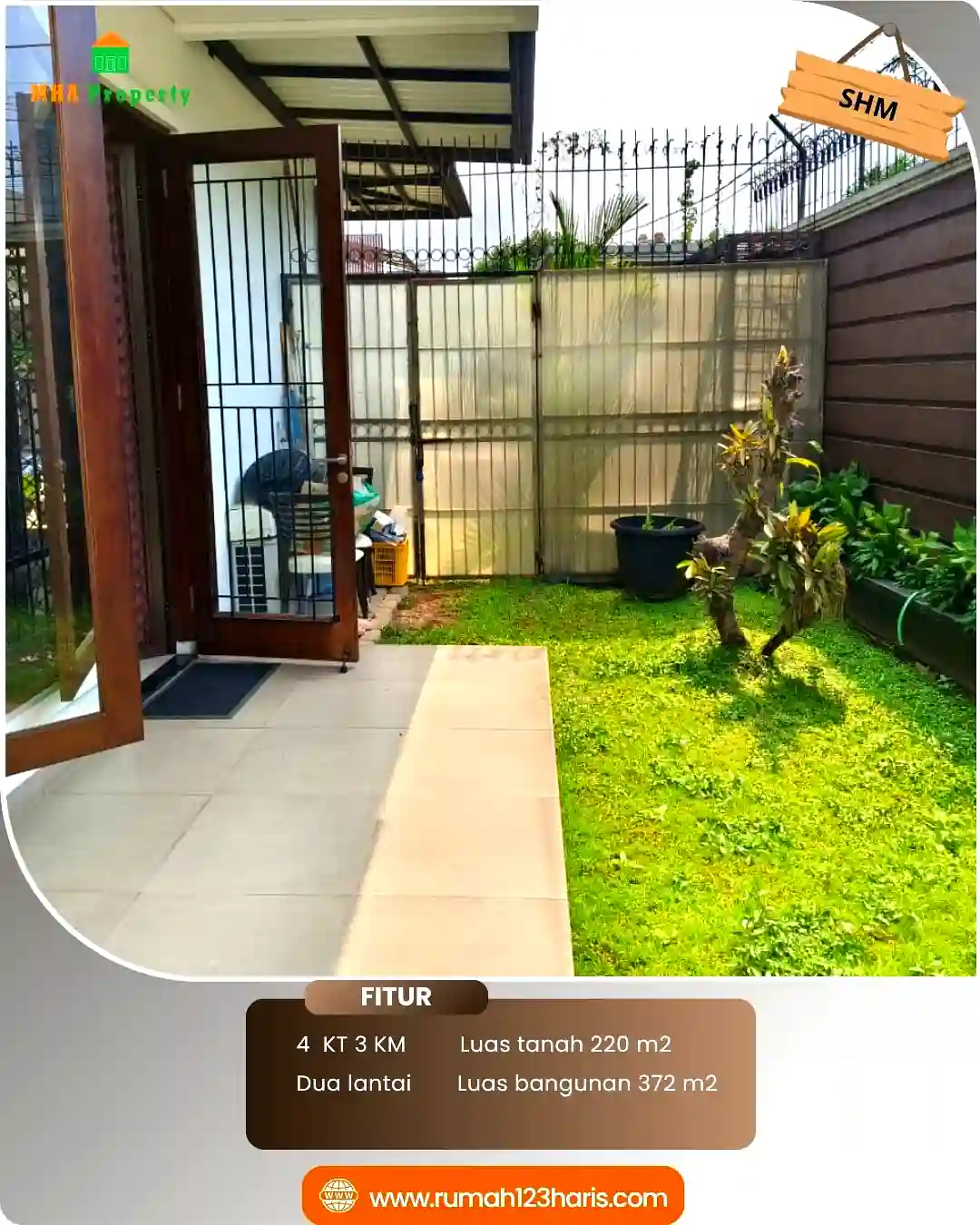 Halaman samping dan taman rumah dijual di Pondok Labu