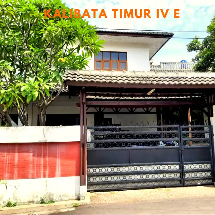 Tampak depan rumah kawasan Kalibata Timur Jakarta Selatan lingkungan asri dan aman