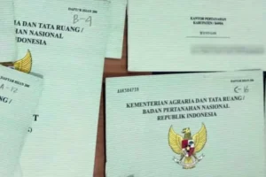 Cek legalitas properti second, tumpukan sertifikat tanah BPN sebelum transaksi AJB